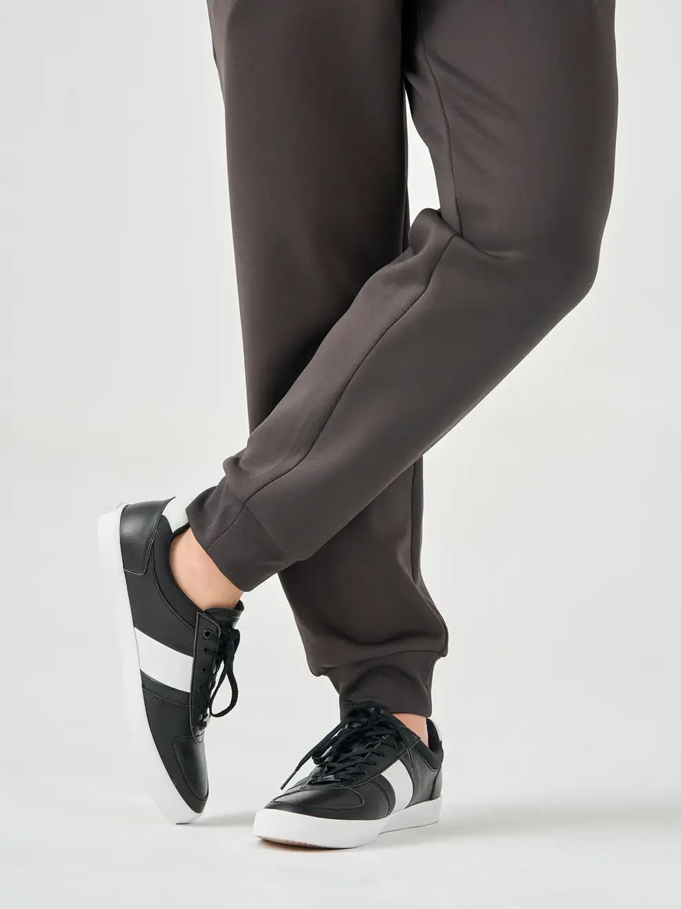 Giày sneaker nam basic trẻ trung - Đen - 43