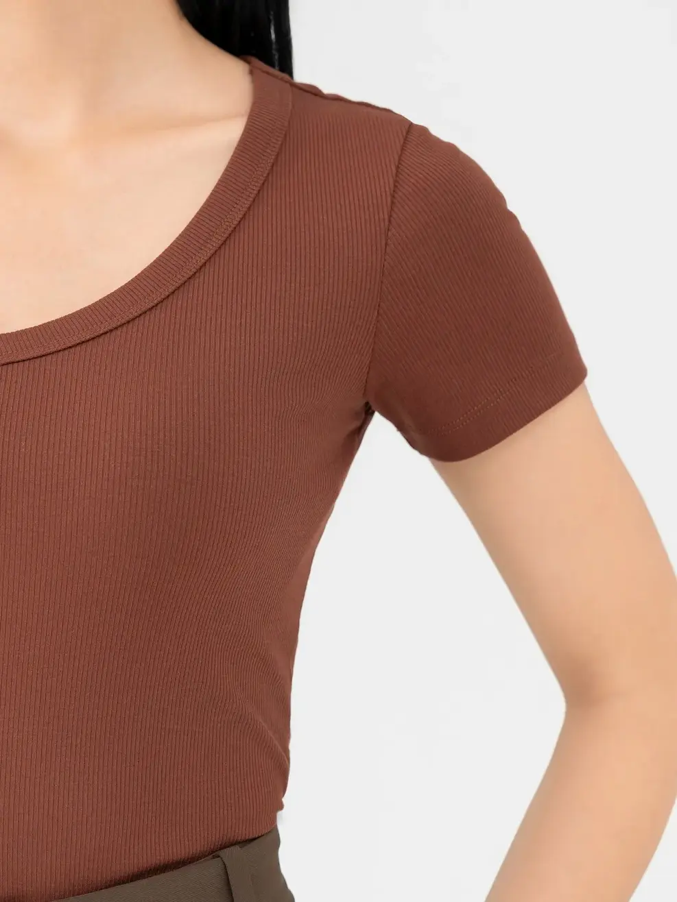 Áo Phông Nữ Thun Rib Cổ Tim - Nâu - S