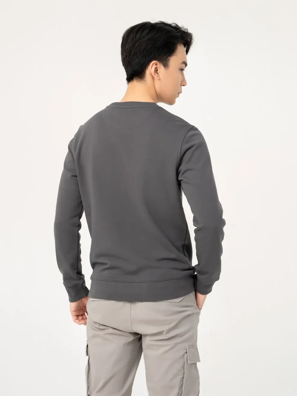 Áo Thun Đông Nam Nam Cơ Bản In Focus - Ghi Đậm - M