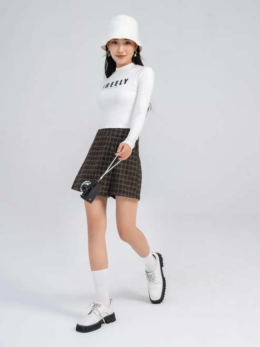 Áo thu đông nữ dáng ôm in chữ - Trắng - F