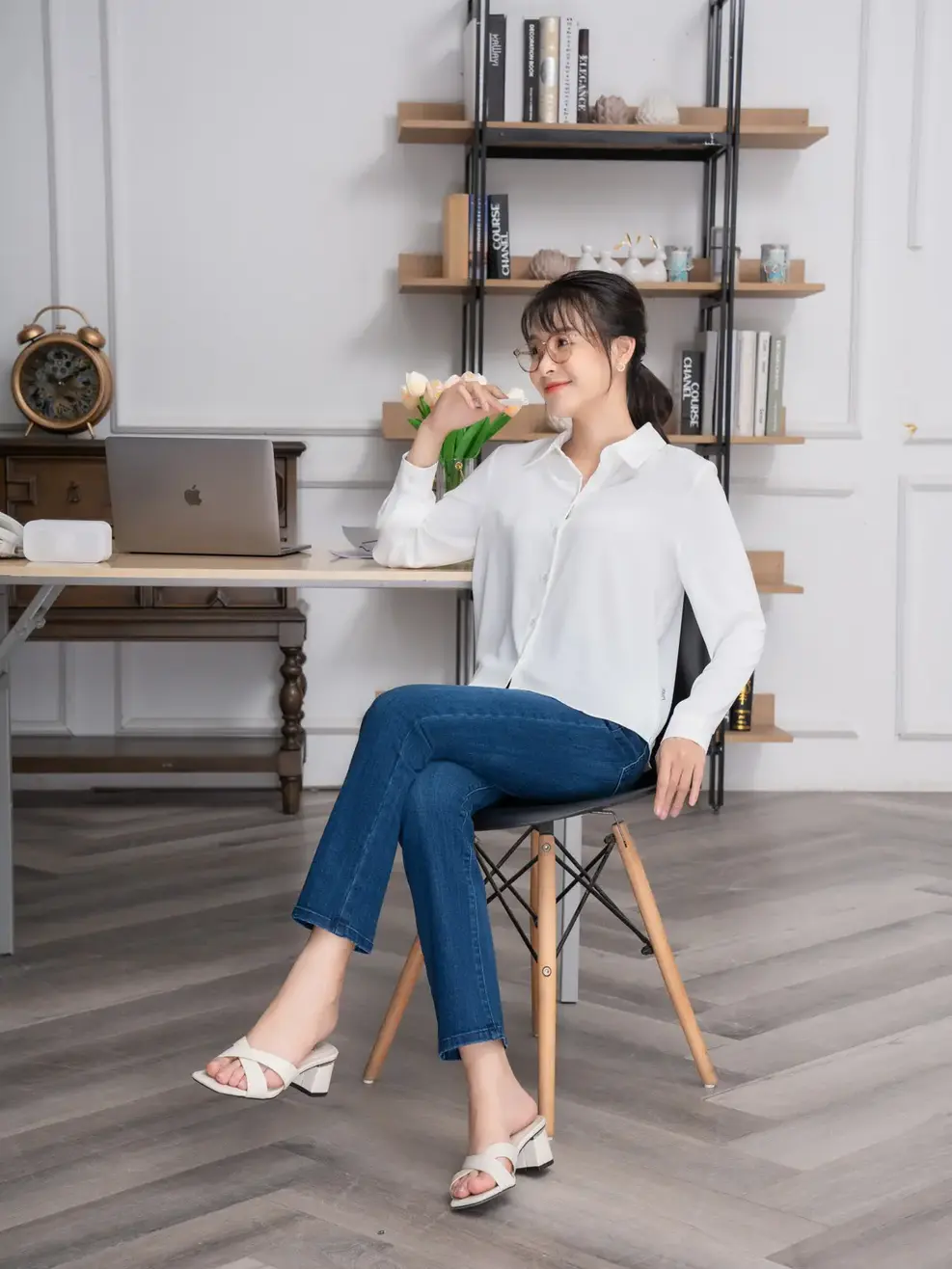 Sơ mi cổ đức đuôi tôm - Trắng - M