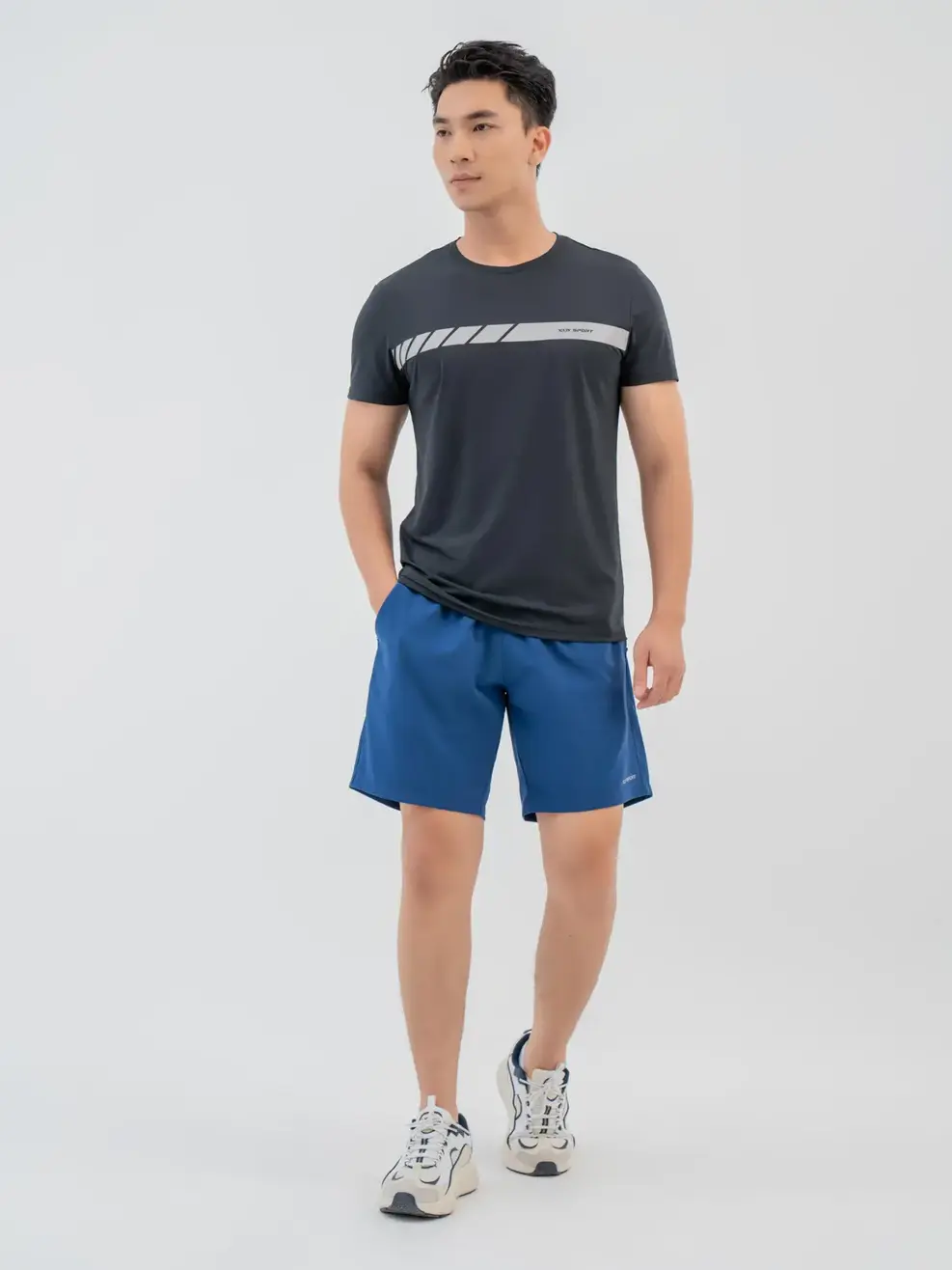 T-shirt Thể Thao Nam In Vạch Phản Quang Ngực - Đen - M