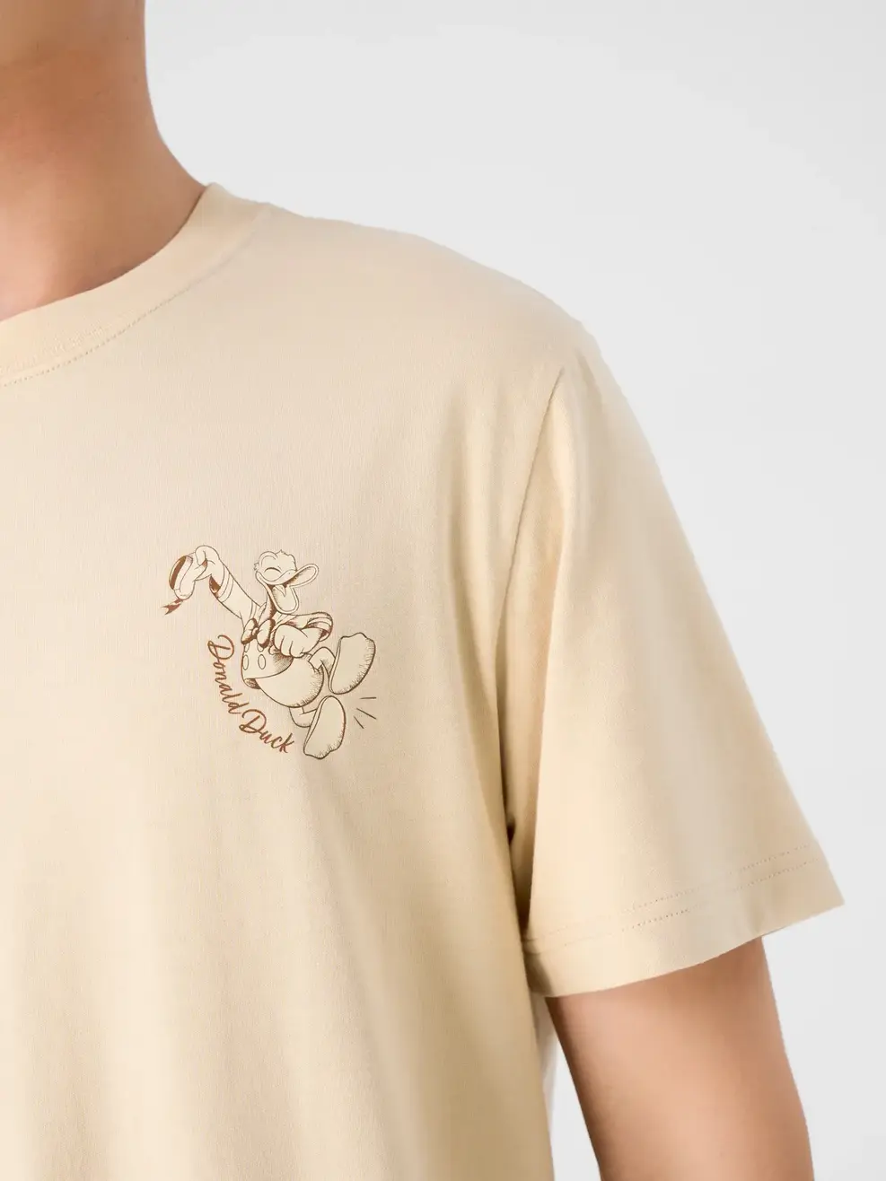 T-shirt Nam Regular Vịt Donald Vẽ Tay - Be - M