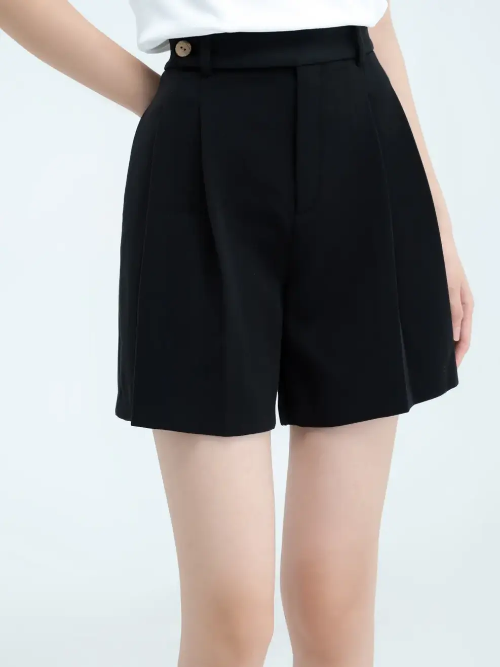 Quần short phối cúc - Đen - L