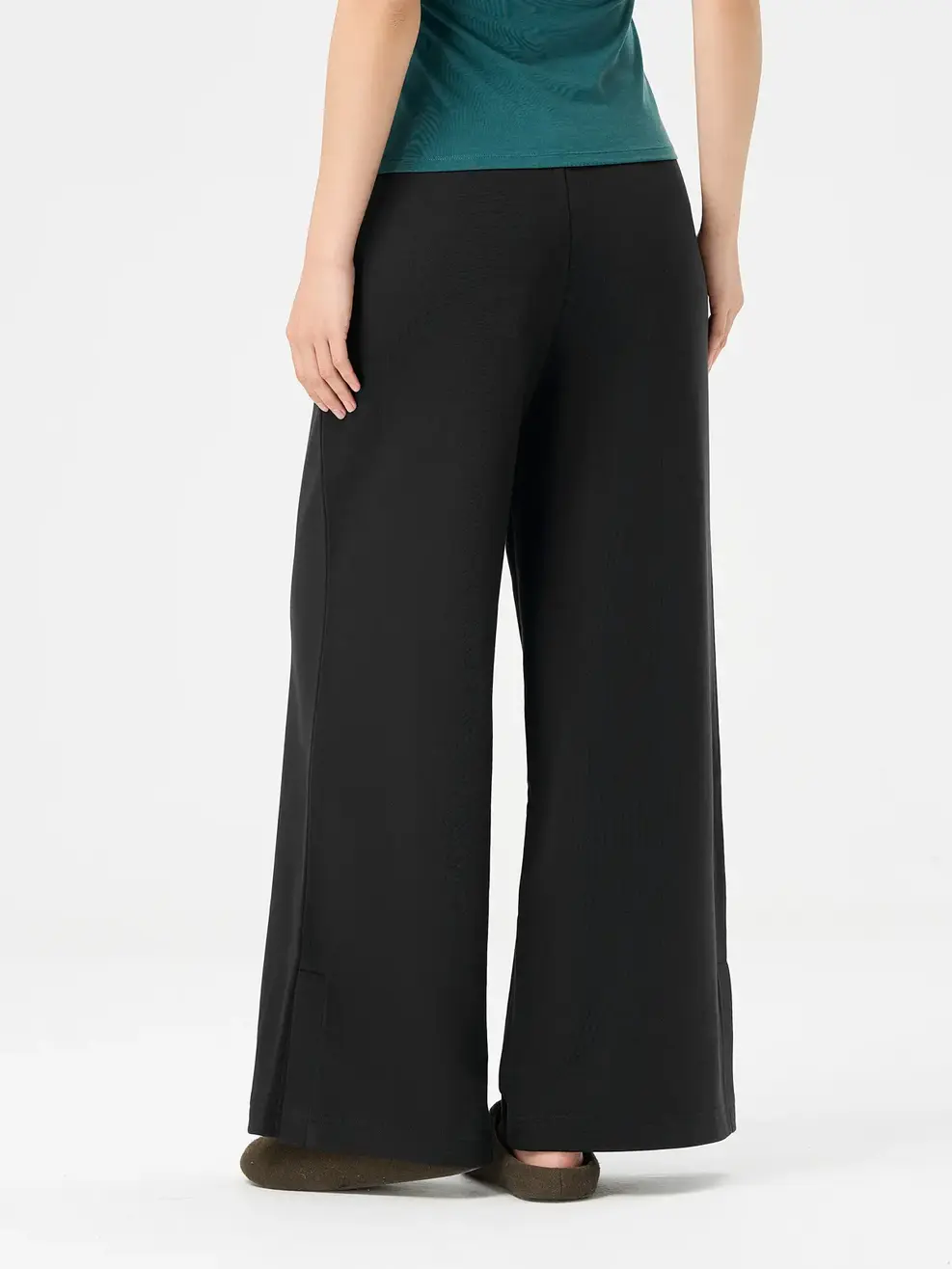 Quần Nỉ Nữ Xẻ Gấu - Đen - S