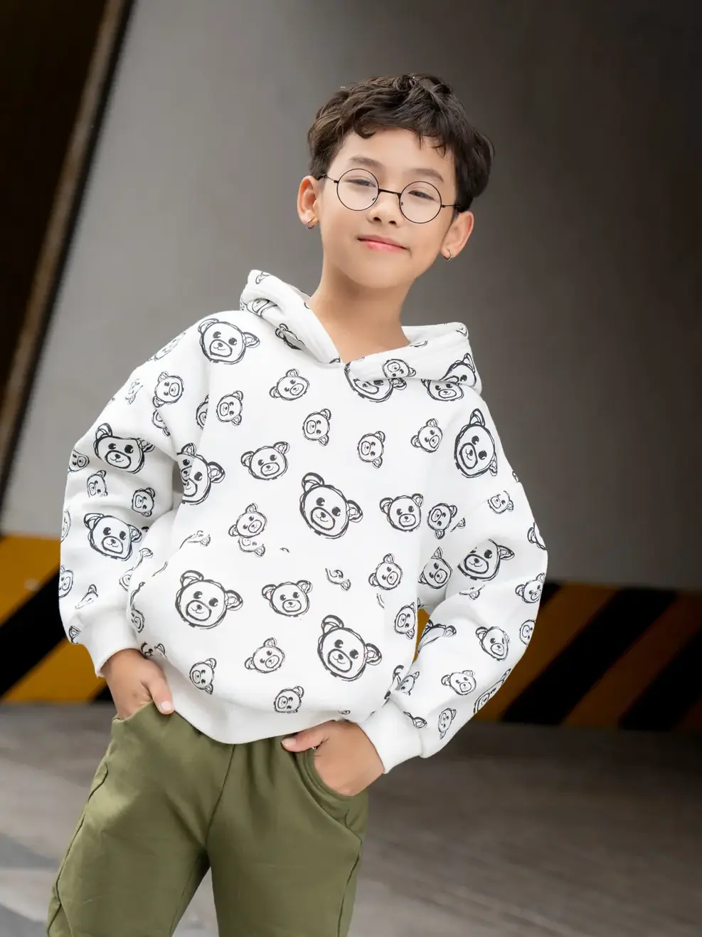 Áo nỉ cào kid in tràn gấu - Trắng - 2