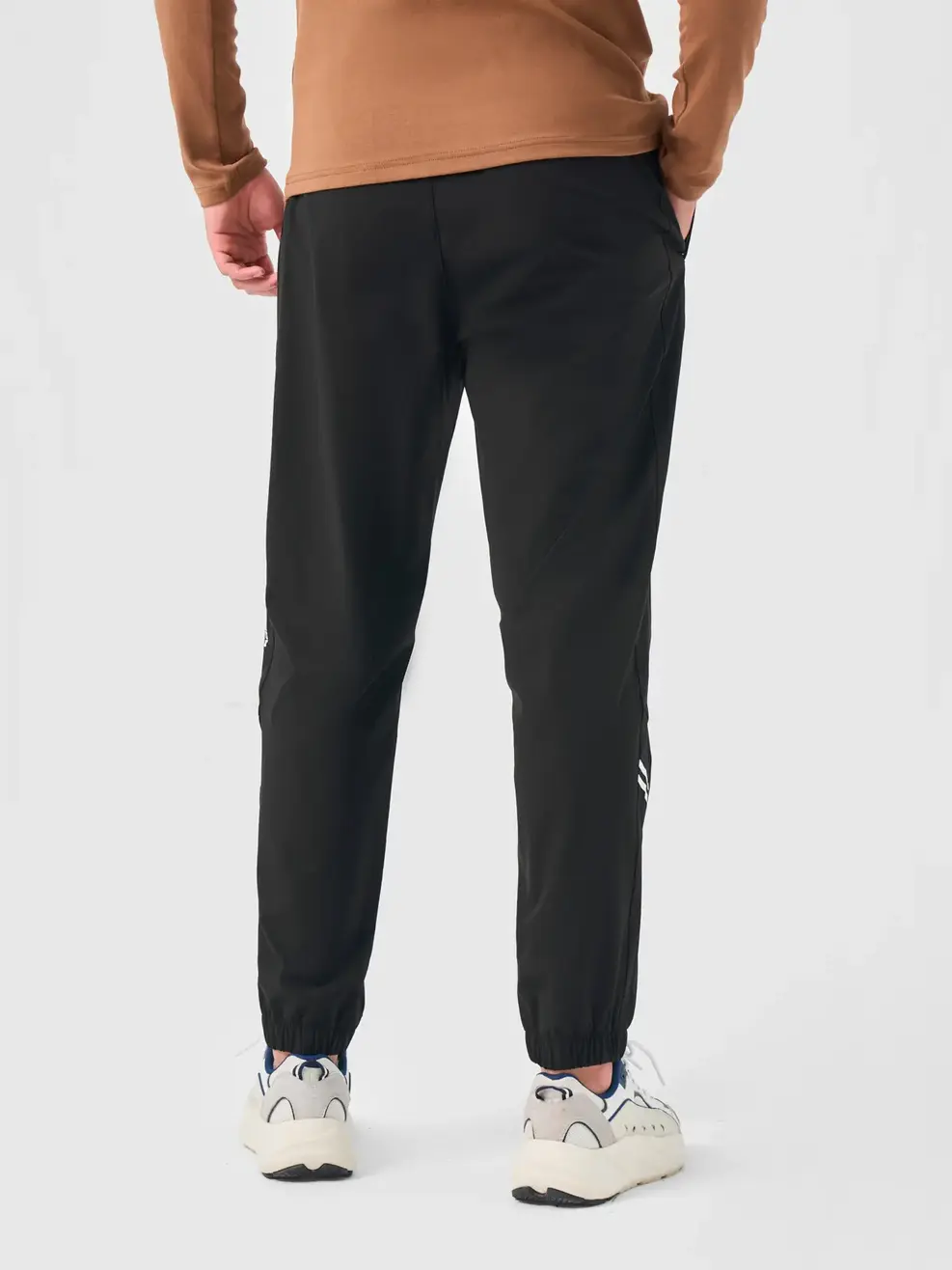 Quần Gió Thể Thao Nam Never Too Late  - Đen - M