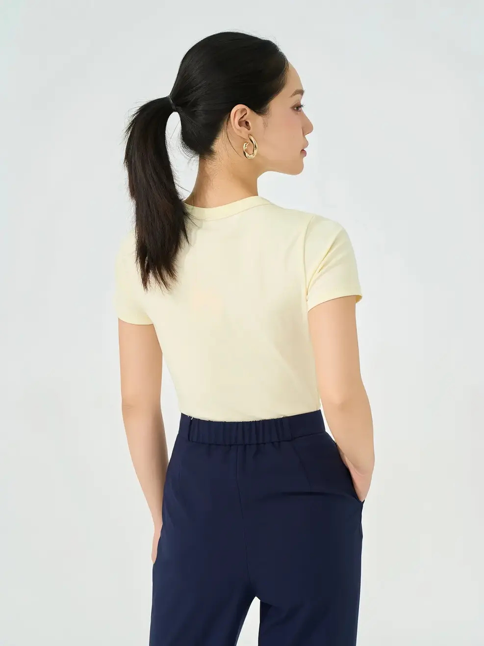 Áo Phông Nữ Slim Fit Cổ Tròn - Yellow 028 - S