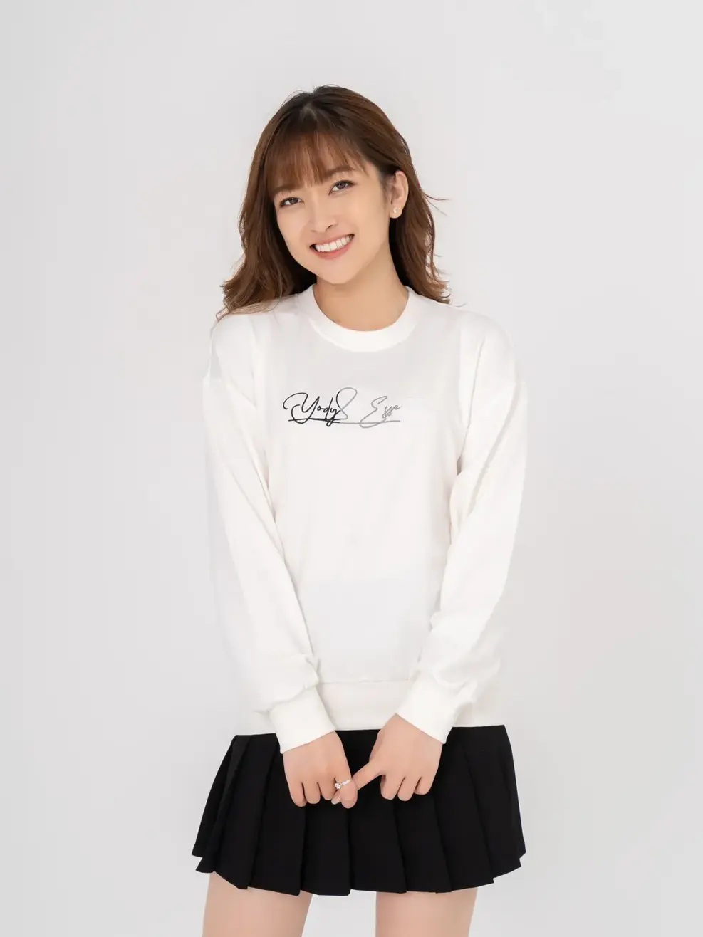 Áo thu đông nữ in ERSENTIALS - Trắng - S