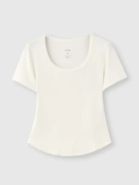 Áo Phông Cổ Viền Rộng