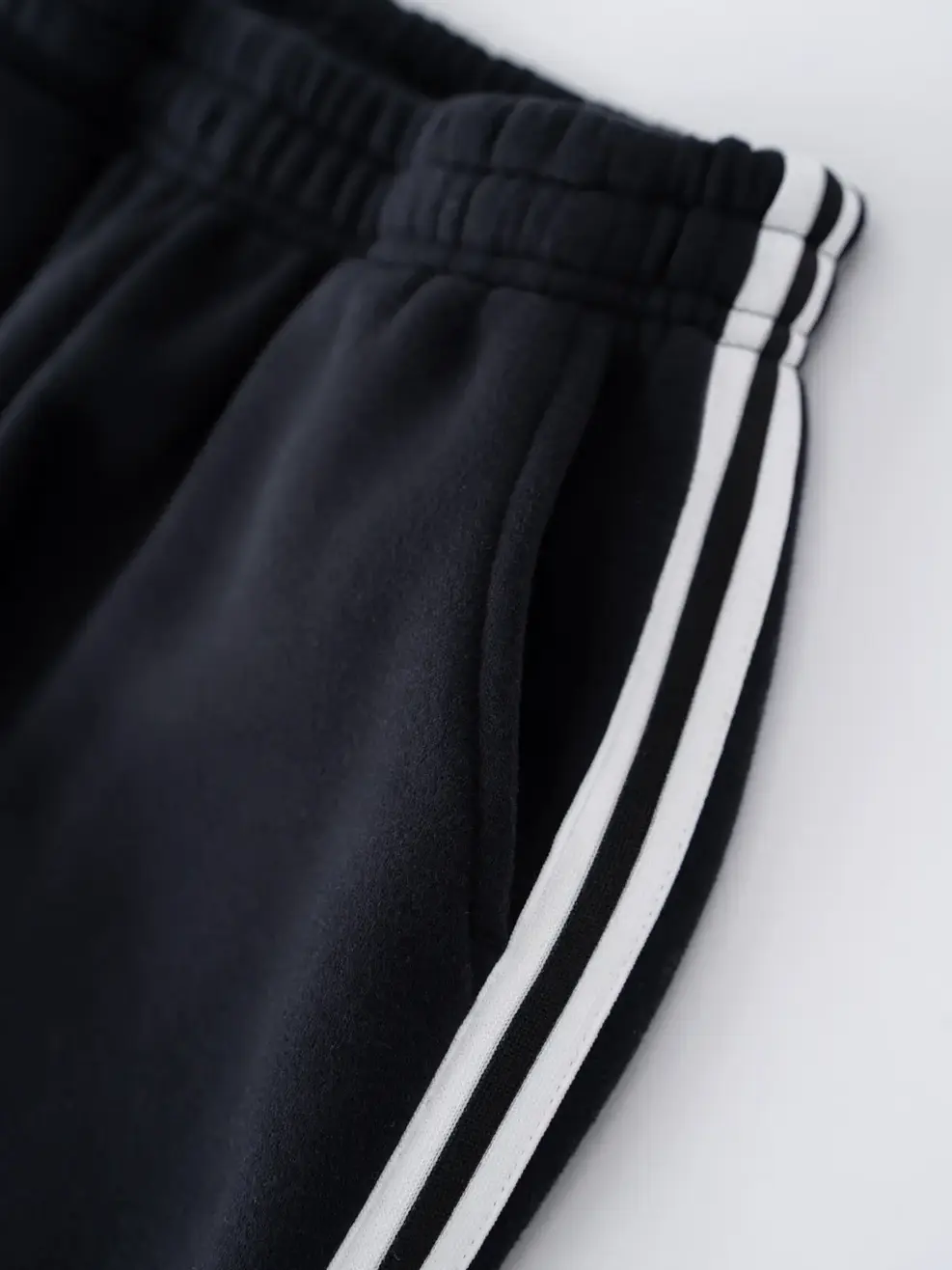 Bộ Đồ Kid Cổ Cao Tay Raglan Phối Màu - ĐEN 002 - 140