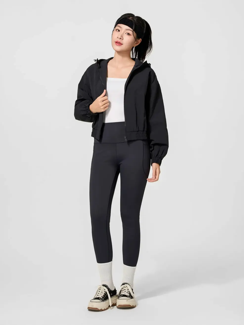 Áo Khoác Thể Thao Nữ Bom Gấu Năng Động - Đen - M