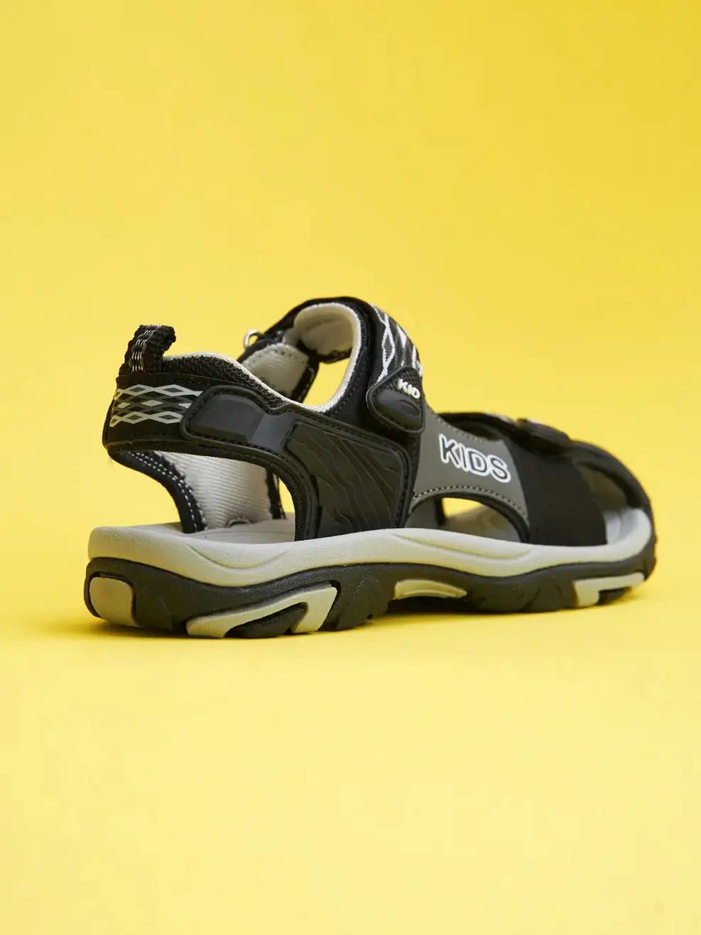 Dép trẻ em sandal bảo vệ ngón chân - Đen - 29