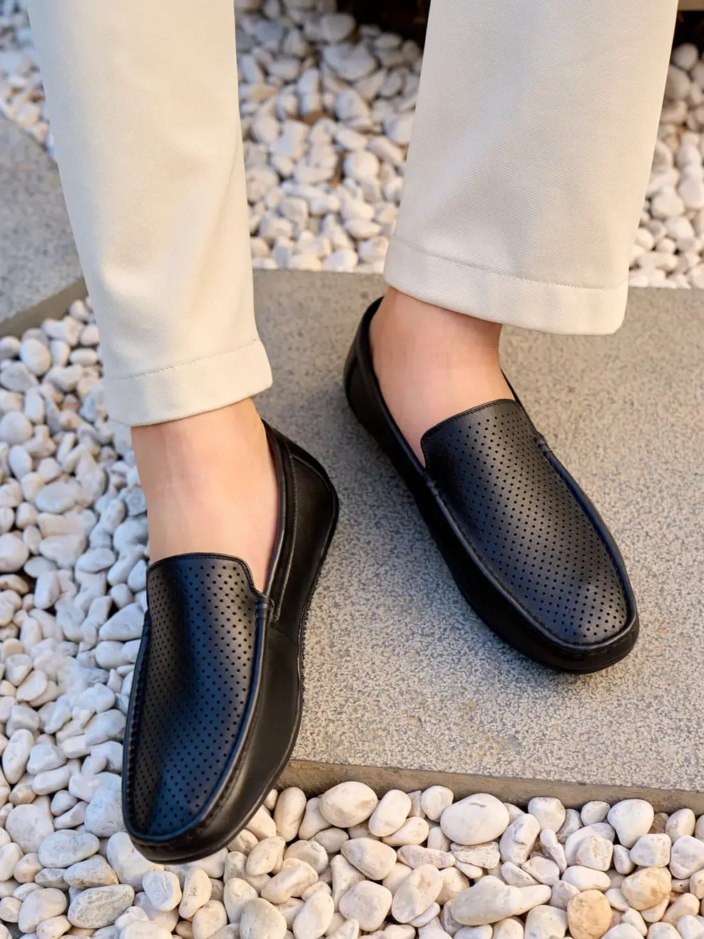 Giày Nam Moccasin Đục Lỗ Da Nappa - Đen - 39