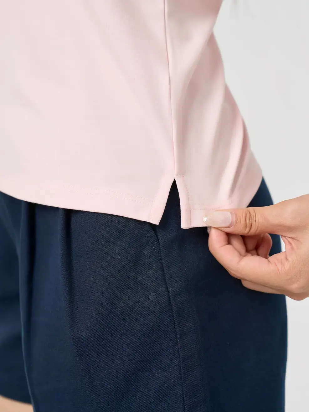 Áo Polo Nữ Cổ V Thêu Hình - Hồng 104 - XL