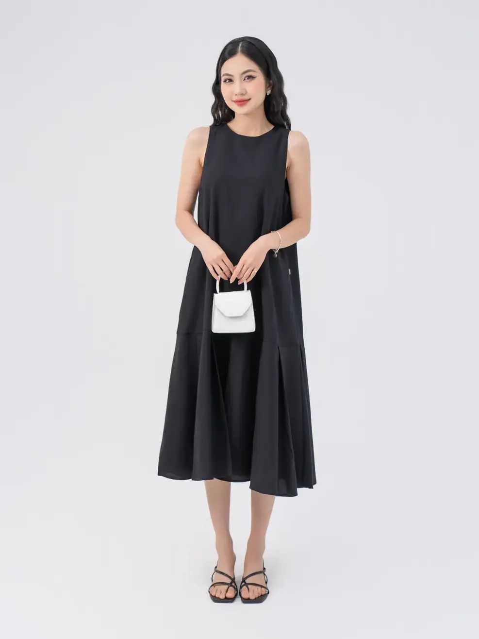 Váy Dáng A Xếp Ly Sát Nách - Đen - S