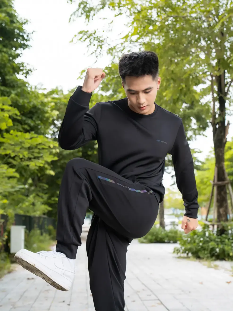 Bộ đồ thể thao nam in sọc - Đen - M