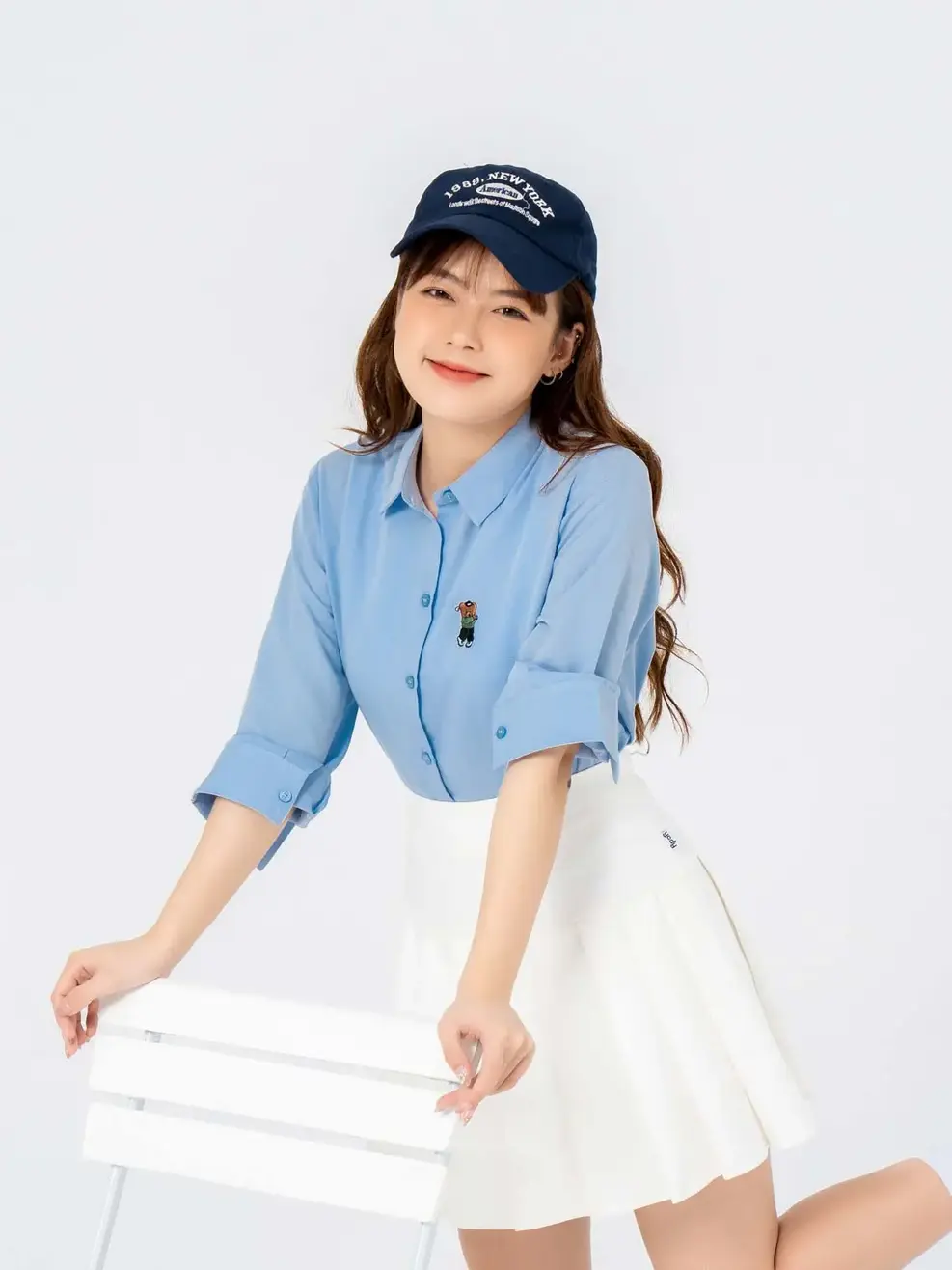 Áo sơ mi tay dài nữ suông thêu gấu ngực - Xanh da trời - S