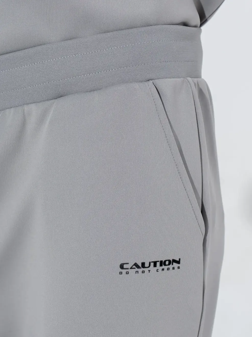 Bô đông nam thể thao in chữ Caution - Ghi Sáng - M