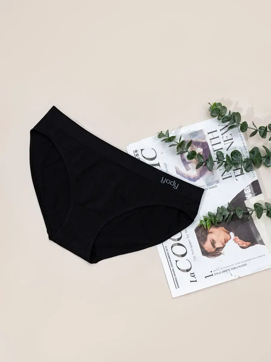 Quần lót nữ dệt liền mềm mại - Đen - M
