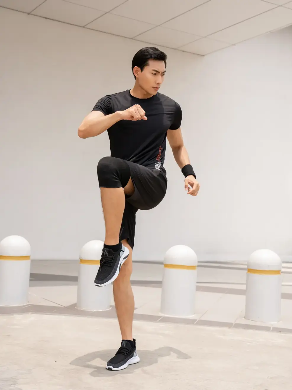 T-shirt thể thao nam Running fast - Đen - M