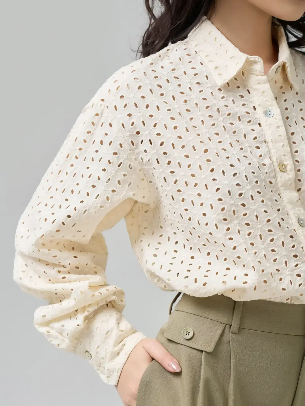Áo Sơ Mi Dài Tay Nữ Ren Thêu Dáng Rộng - Be 001 - M