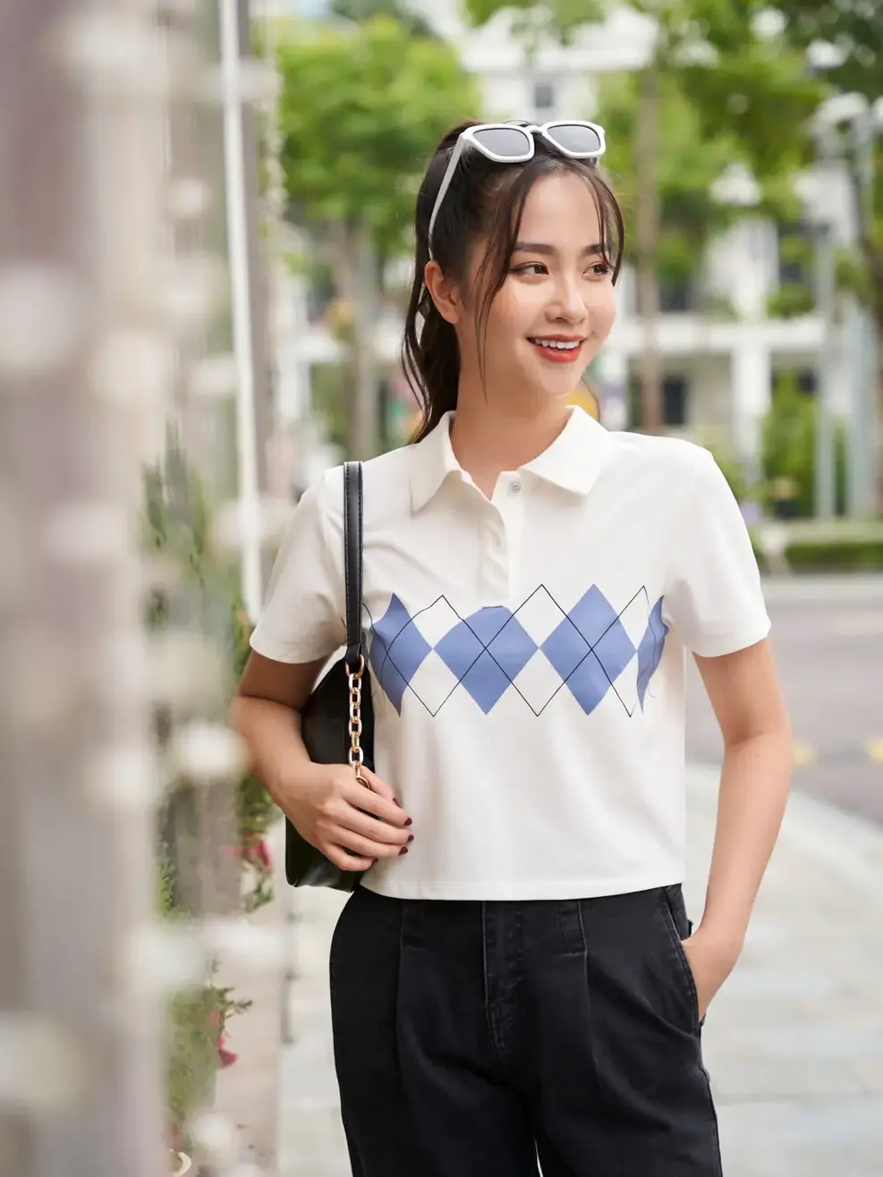 Polo nữ mắt chim croptop in hình - Trắng - S