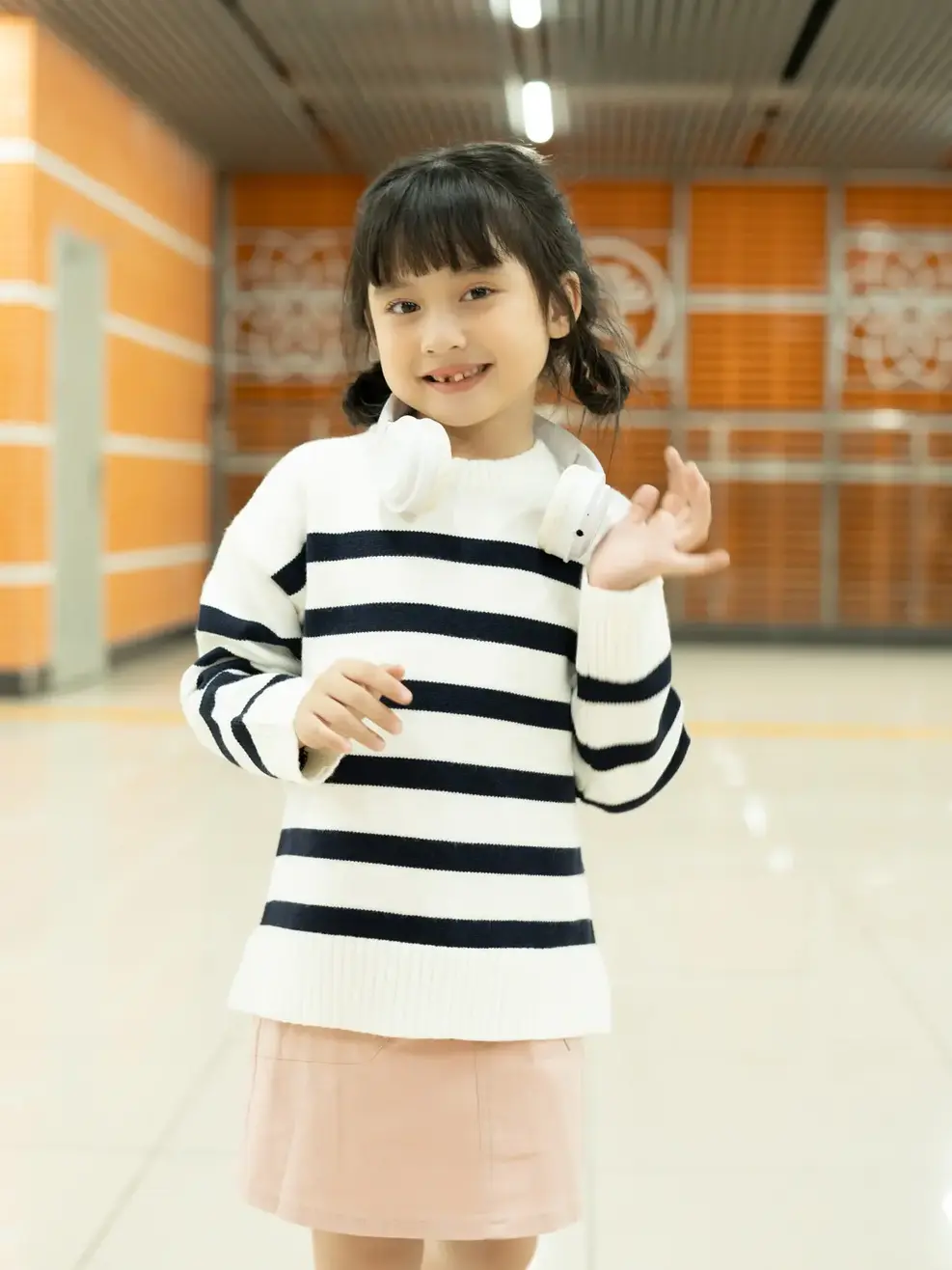 Áo len kid phối kẻ xẻ tà - Trắng kẻ tím than - 4