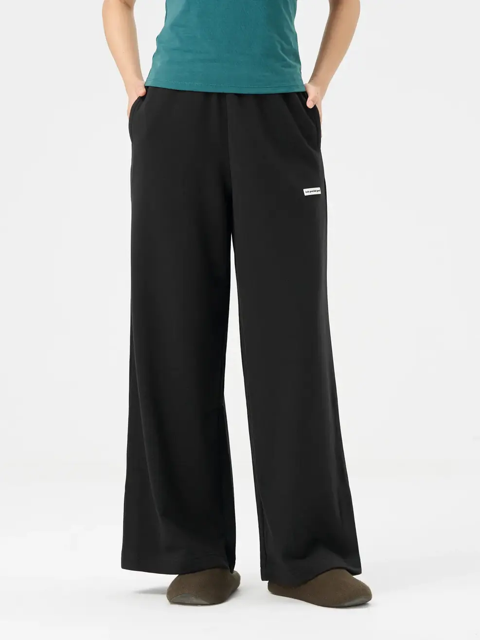 Quần Nỉ Nữ Xẻ Gấu - Đen - S