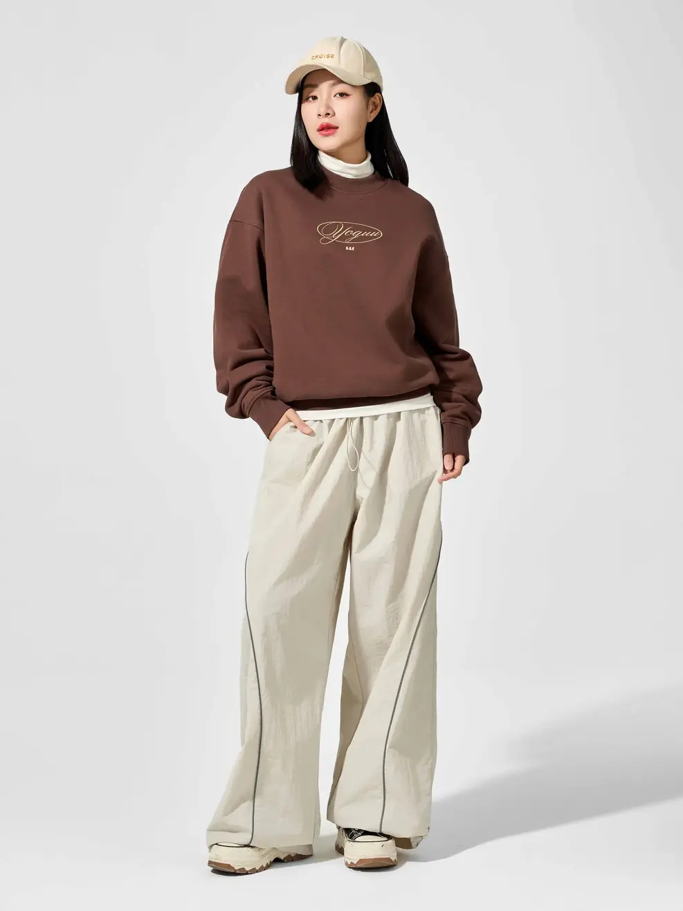 Áo Yoguu Sweater In Chữ - Nâu - 1