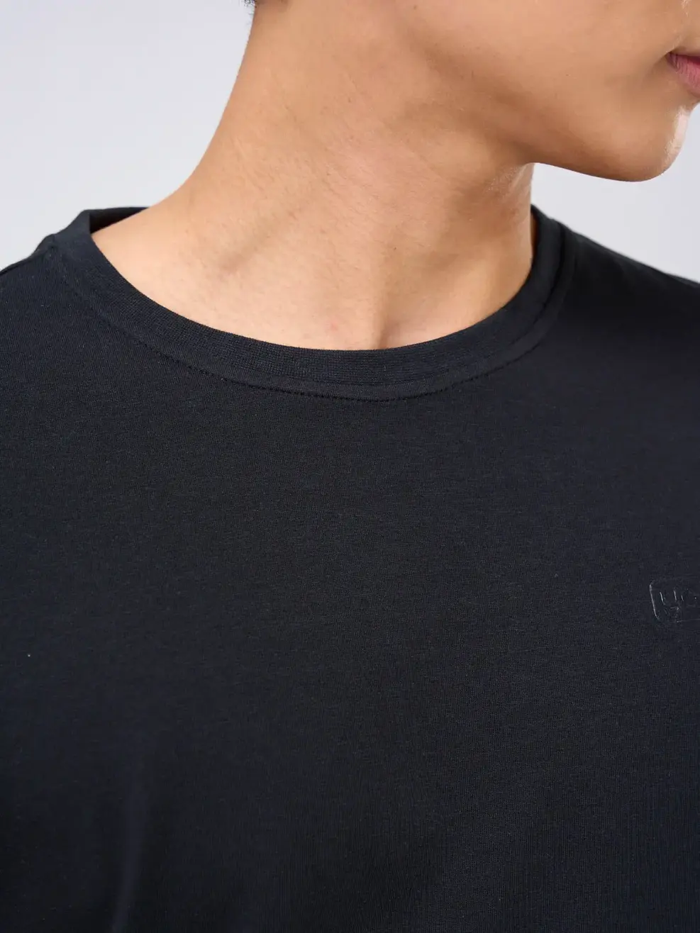 Áo thun nam logo ngực - Đen - 3XL