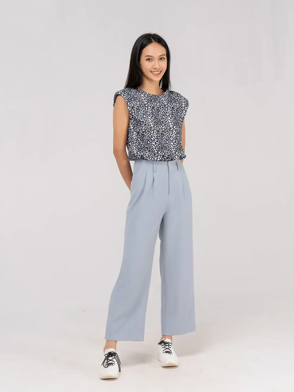 Áo thun mềm mịn đệm vai họa tiết - Rêu - S