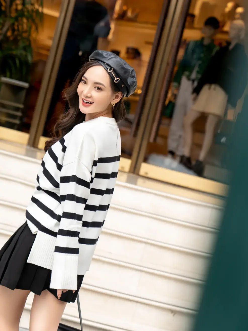Áo len nữ xẻ tà dáng rộng dệt kẻ - Trắng kẻ đen - F