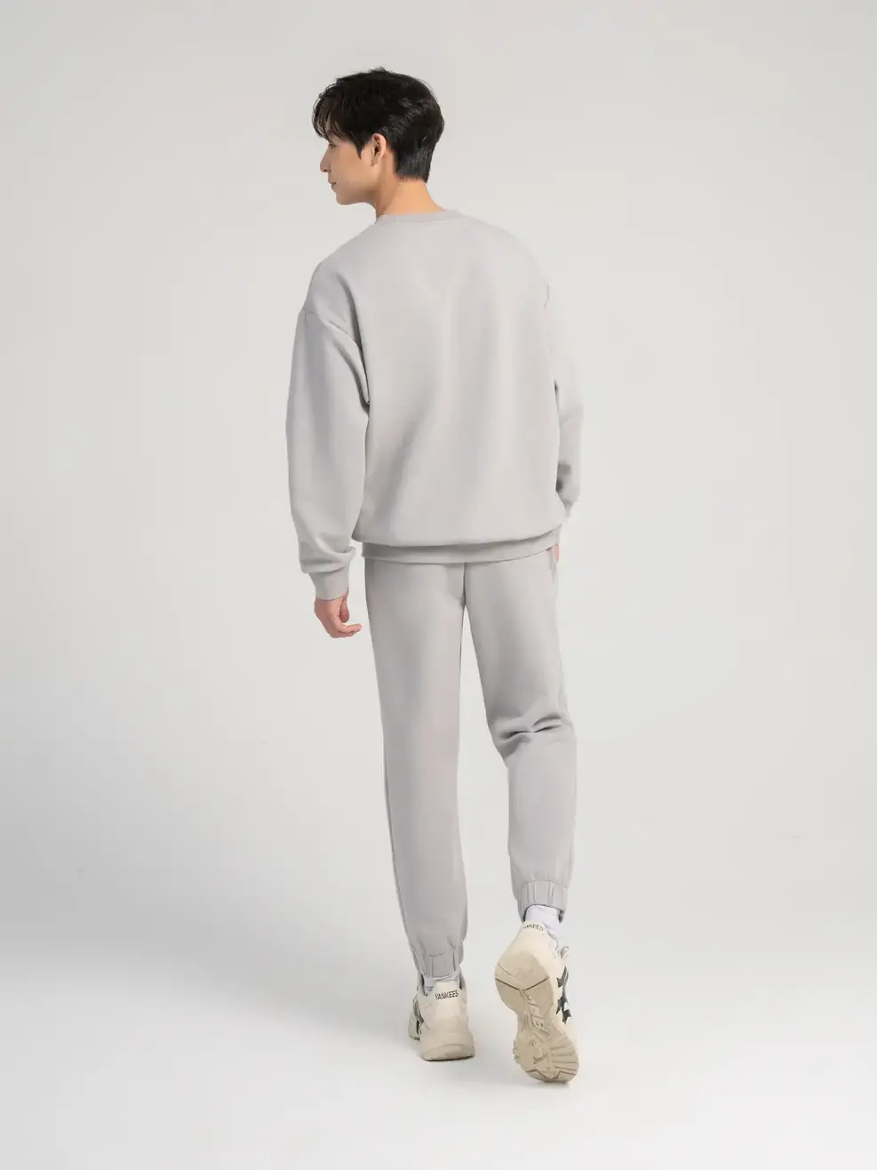 BỘ ĐÔNG NAM CHẤT NỈ UNIVERSAL SPORT - Ghi - M