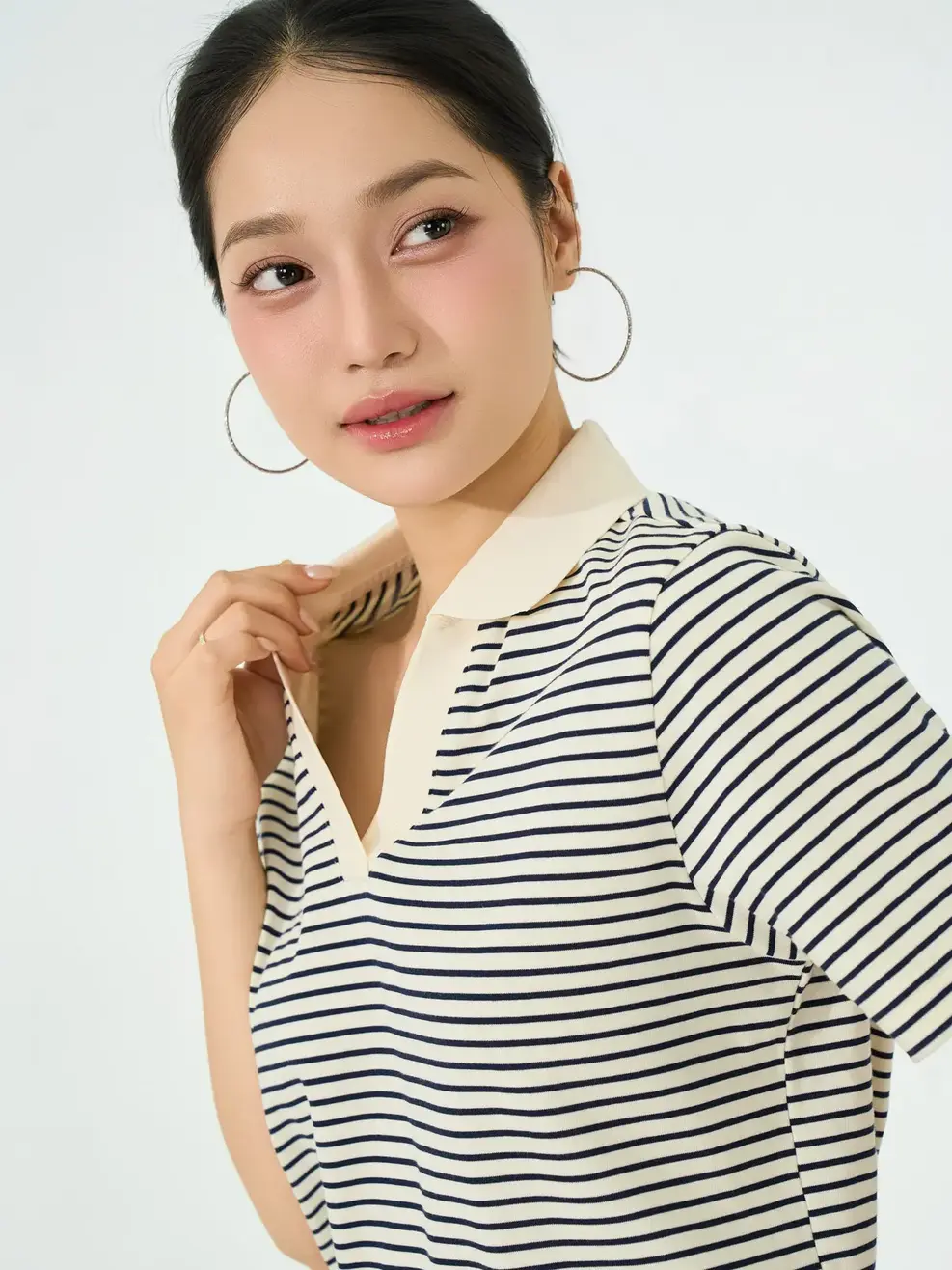 Áo Polo Kẻ Dáng Suông Cổ V - BE KẺ NAVY - S