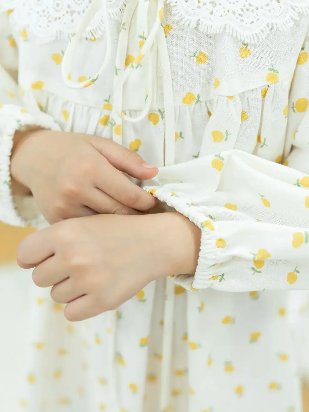 Đầm kid ren cổ buộc nơ - Be chấm bi - 2