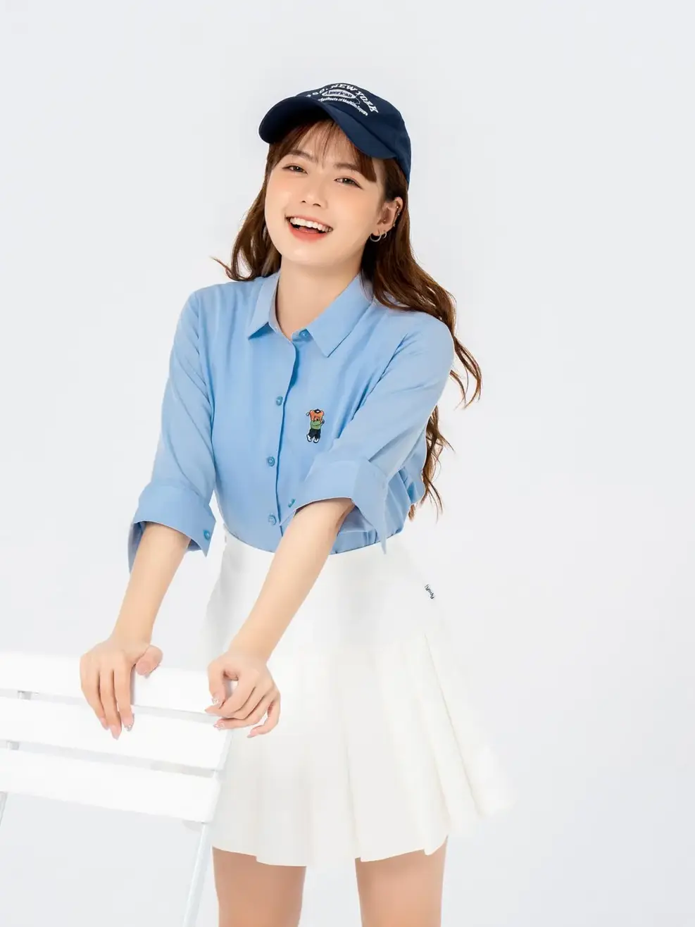 Áo sơ mi tay dài nữ suông thêu gấu ngực - Xanh da trời - S