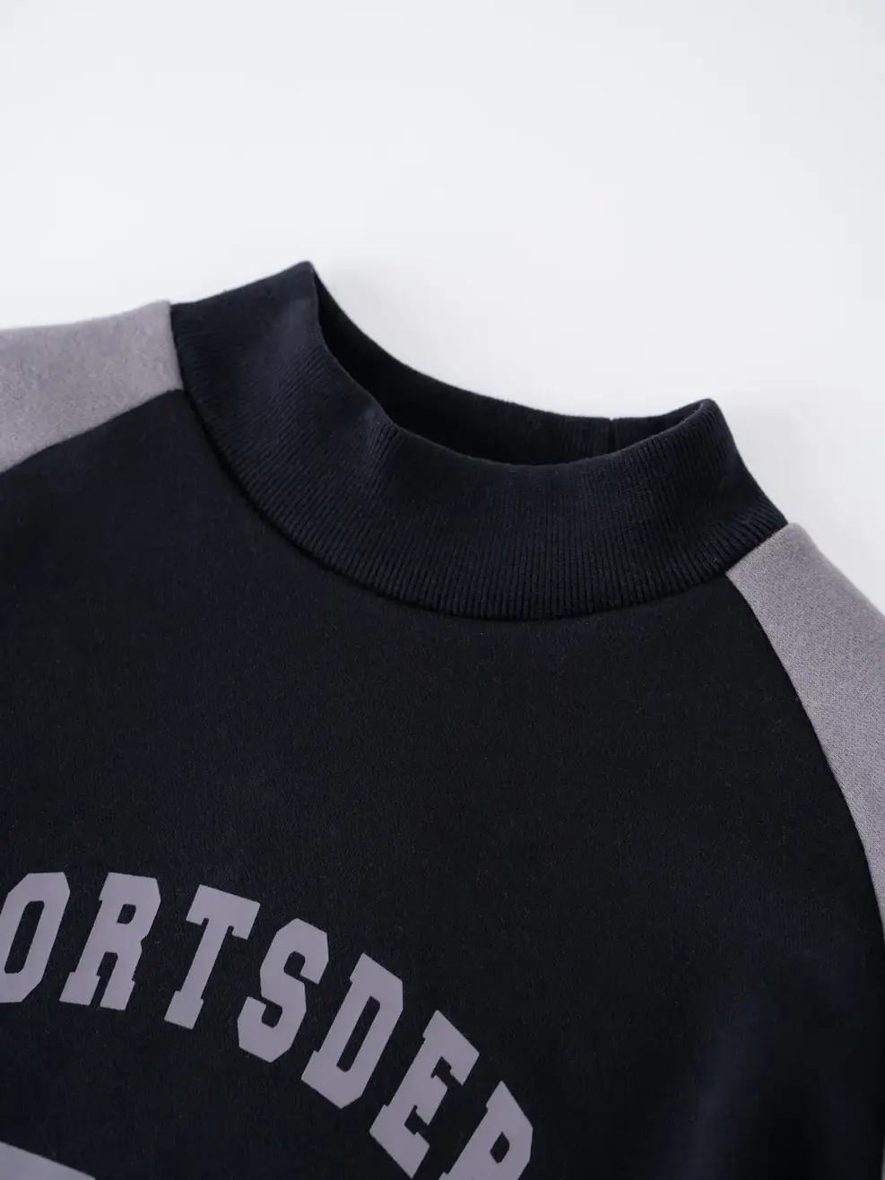 Bộ Đồ Kid Cổ Cao Tay Raglan Phối Màu - ĐEN 002 - 140