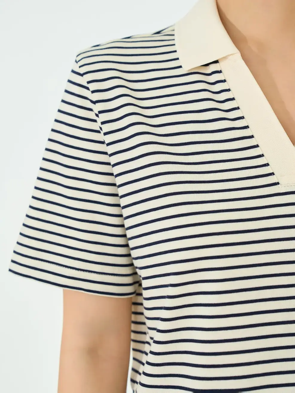 Áo Polo Kẻ Dáng Suông Cổ V - BE KẺ NAVY - S