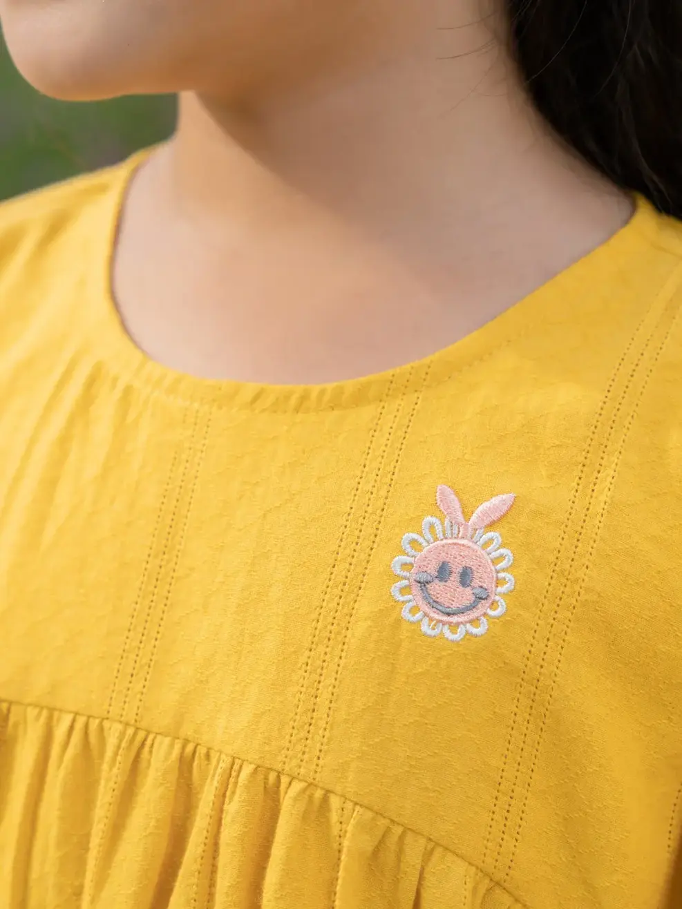 Váy kid nữ đầm trắng tay lỡ bèo vai - Vàng
