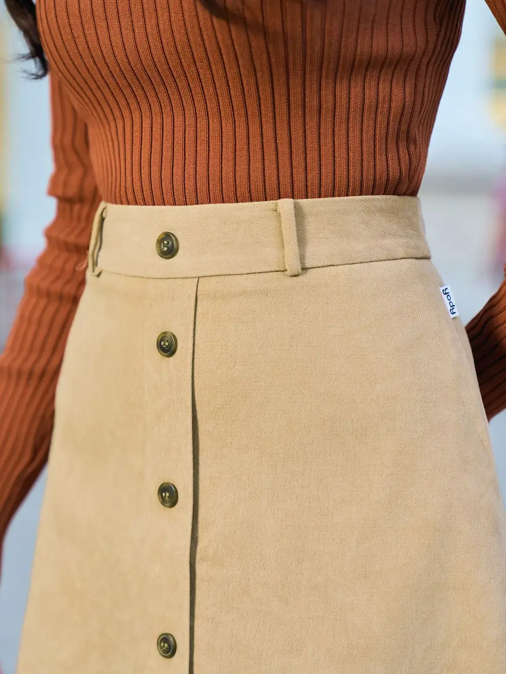 Chân váy dáng A dài nẹp cúc - Nâu nhạt - S