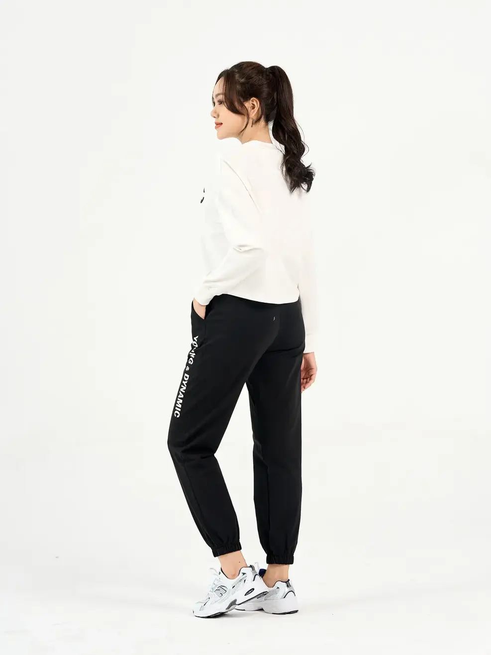 Bộ nữ nỉ in DYNAMIC - Trắng phối đen - S