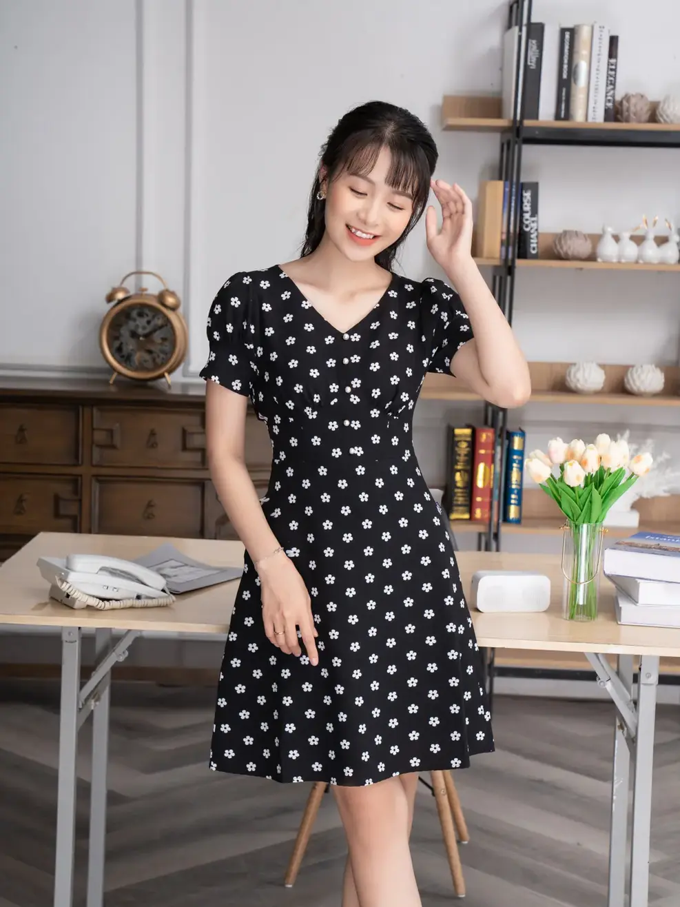 Váy nữ dáng A nhún ngực cổ V - Đen - S