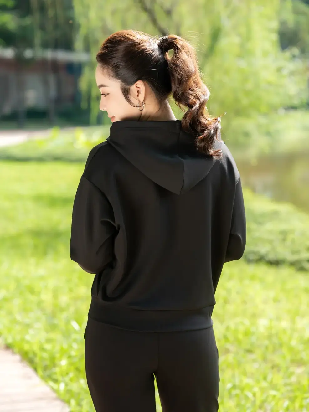 Bộ đồ thể thao nữ in hình - Đen - L