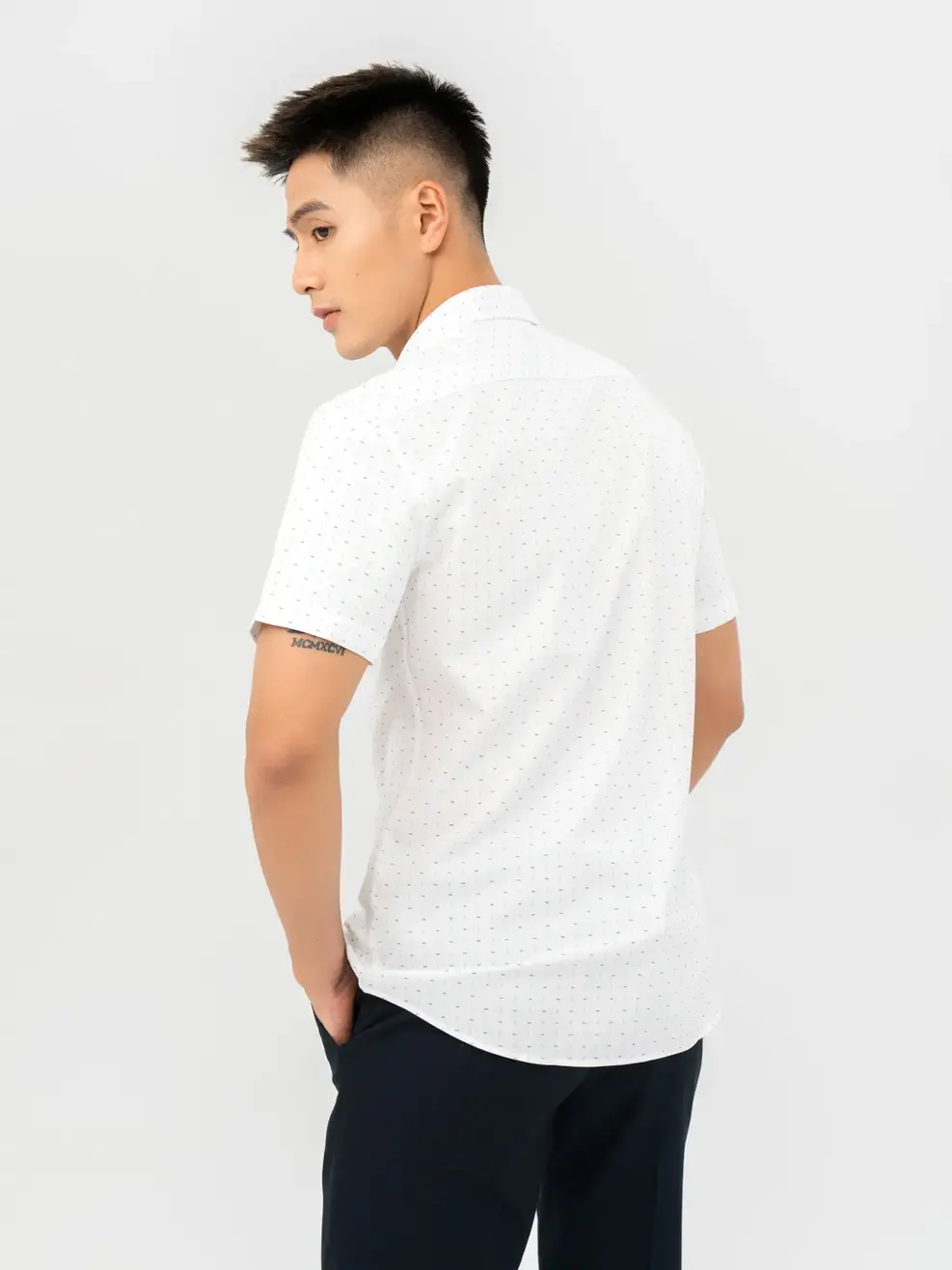 Sơ Mi Cộc Tay Nam Họa Tiết Nhí - Trắng - M