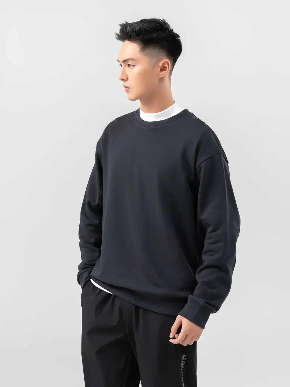 Áo Thun Đông Nam Cắt Phối Nhung - Đen - M