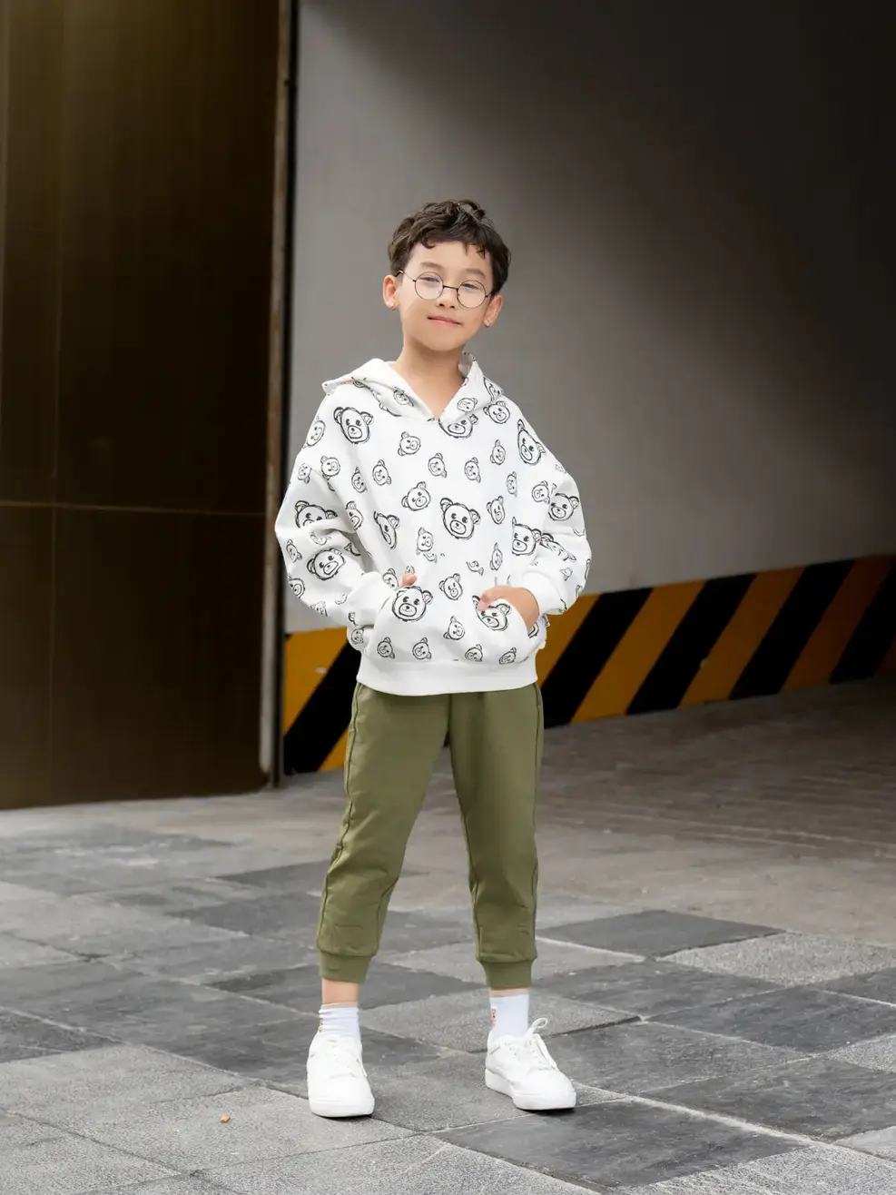 Áo nỉ cào kid in tràn gấu - Trắng - 2