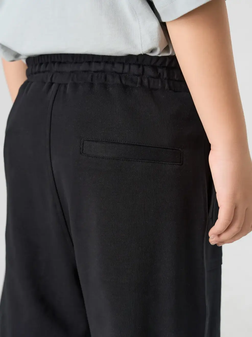 Quần Sooc Bé Trai Túi Ốp Ngang Đùi - Đen - 10-11