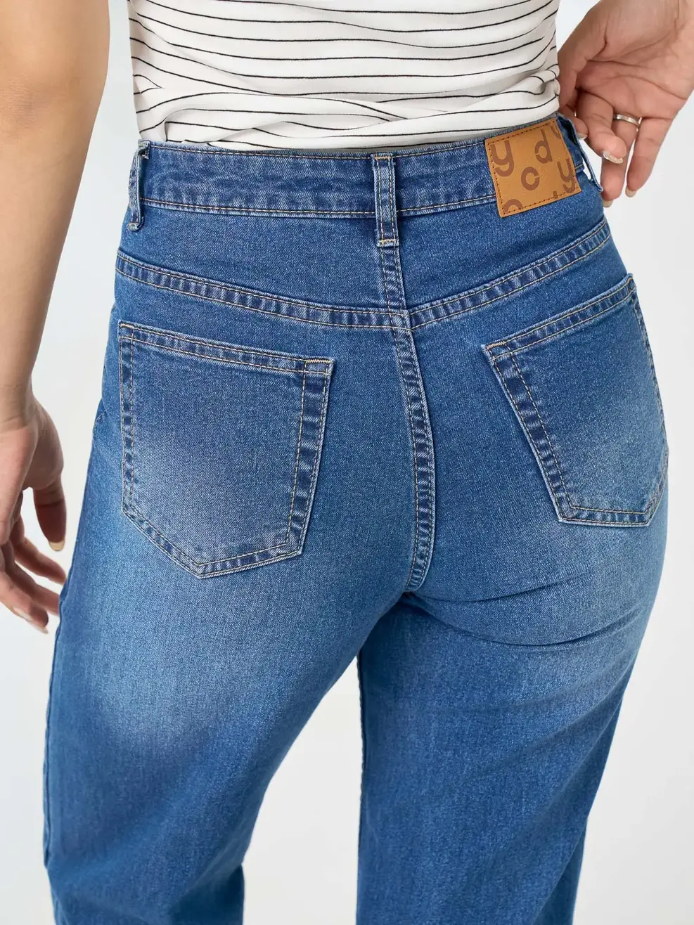 Quần Jeans Nữ Straight Essential - Màu chàm 002 - 26