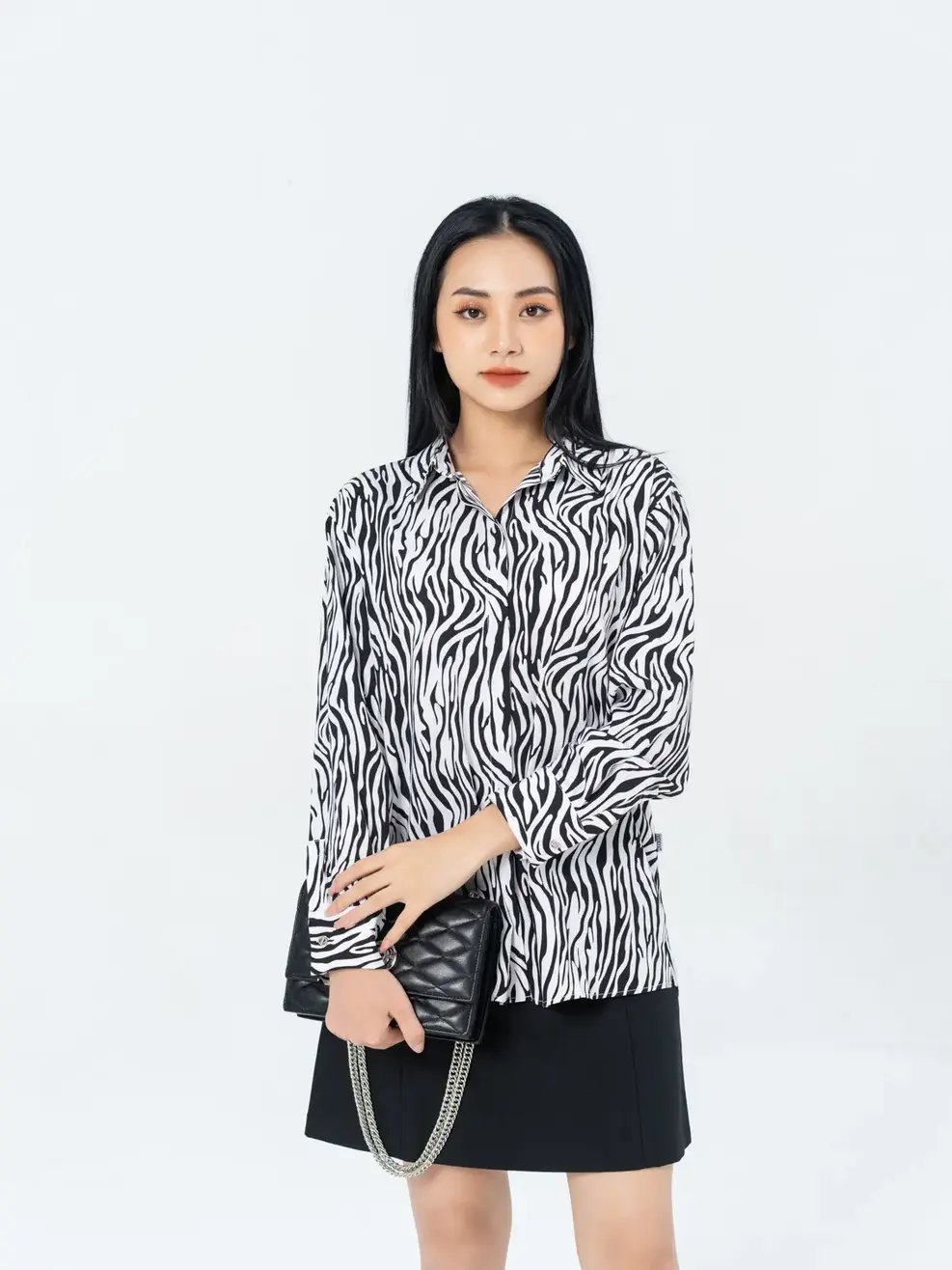 Sơ mi nữ dài tay dáng suông đuôi tôm - Trắng đen - S